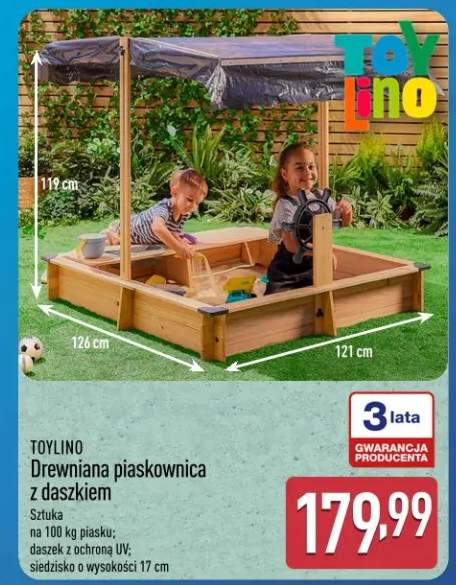 Drewniana piaskownica z daszkiem